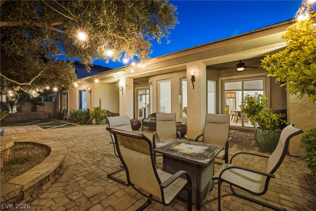 8220 Mount Logan, Las Vegas, NV 89131