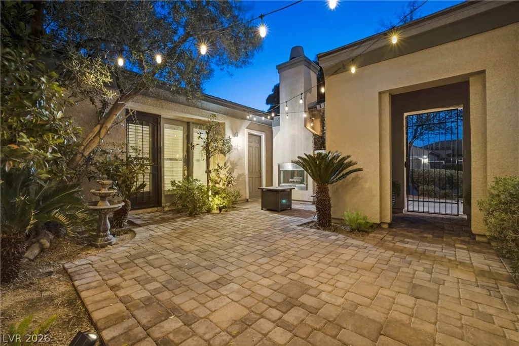 8220 Mount Logan, Las Vegas, NV 89131