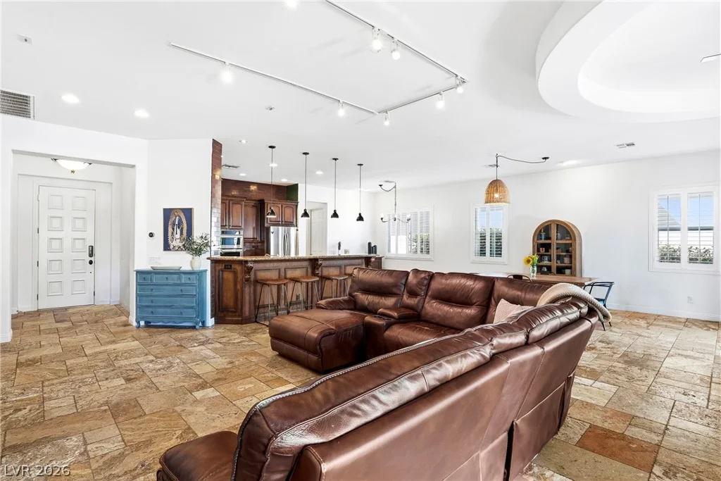 8220 Mount Logan, Las Vegas, NV 89131
