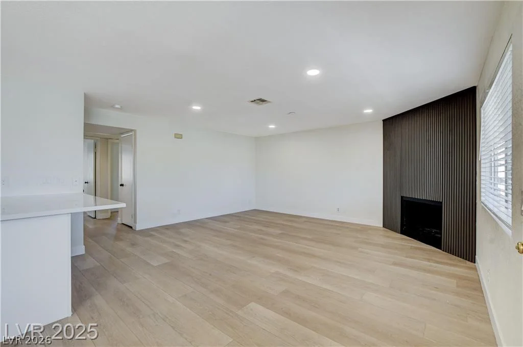 921 Sulphur Springs, Las Vegas, NV 89128