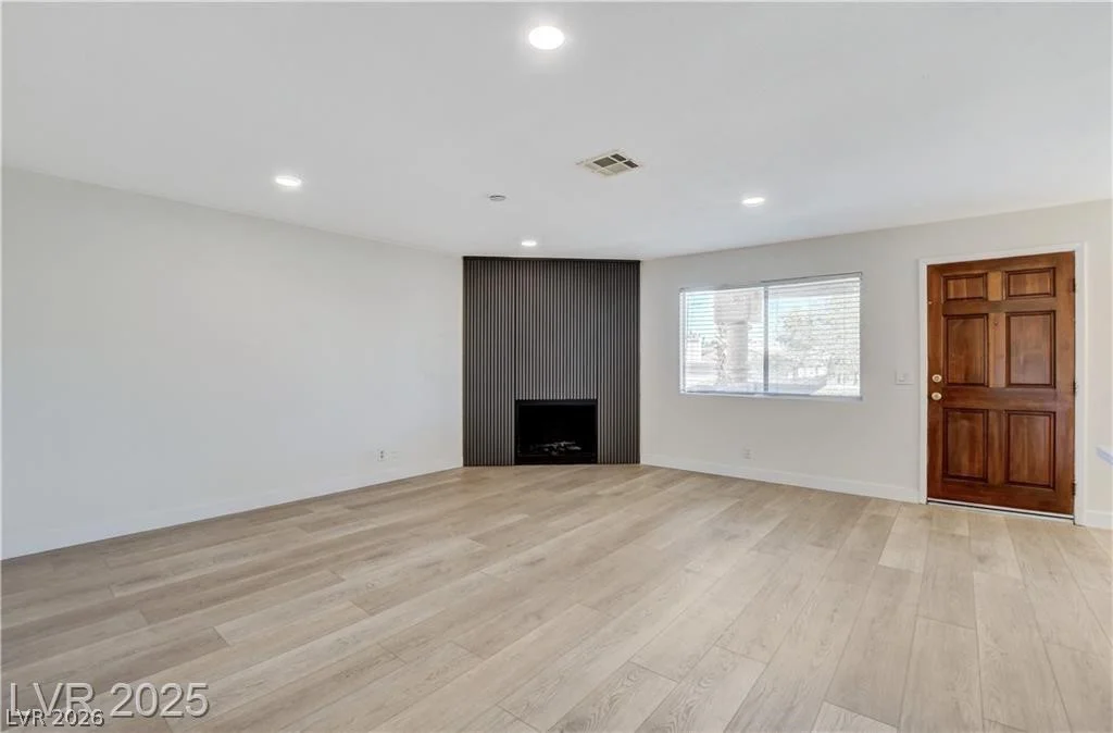 921 Sulphur Springs, Las Vegas, NV 89128