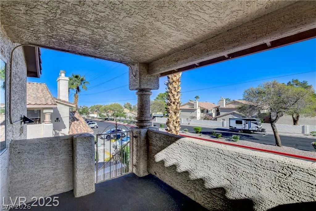 921 Sulphur Springs, Las Vegas, NV 89128