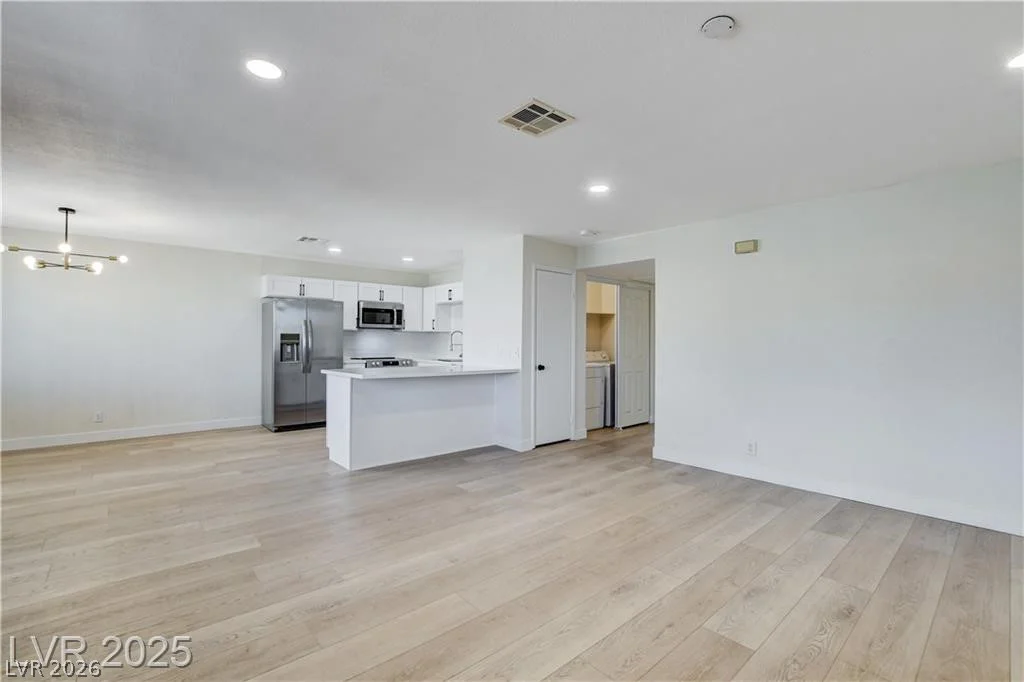 921 Sulphur Springs, Las Vegas, NV 89128
