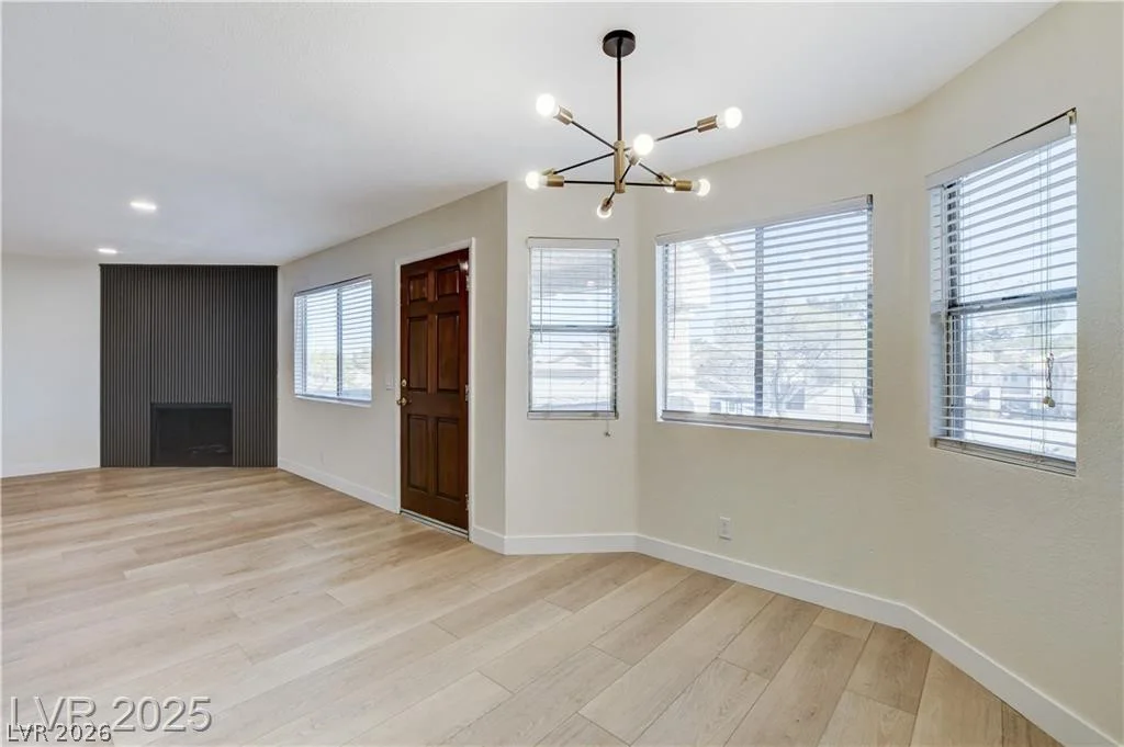 921 Sulphur Springs, Las Vegas, NV 89128