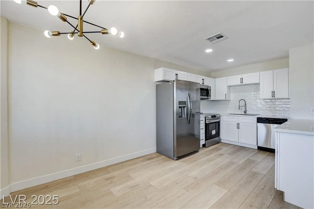 921 Sulphur Springs, Las Vegas, NV 89128