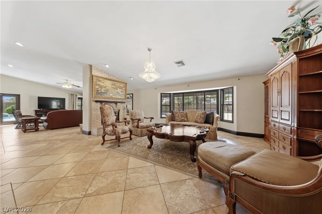 5555 Palmyra, Las Vegas, NV 89146
