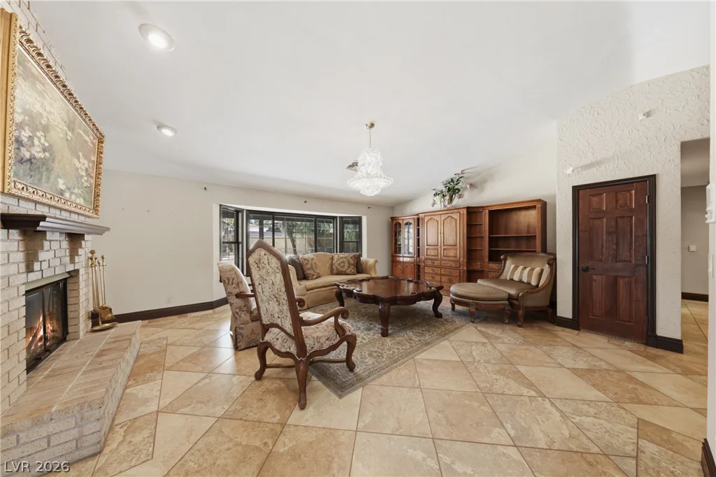 5555 Palmyra, Las Vegas, NV 89146