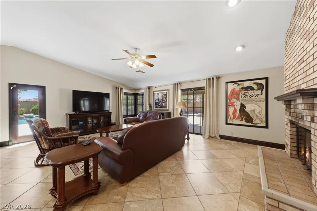5555 Palmyra, Las Vegas, NV 89146