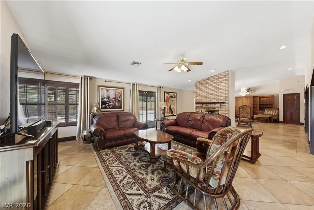 5555 Palmyra, Las Vegas, NV 89146