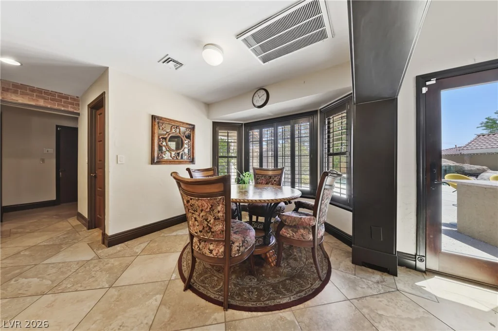 5555 Palmyra, Las Vegas, NV 89146