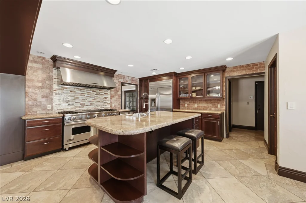 5555 Palmyra, Las Vegas, NV 89146