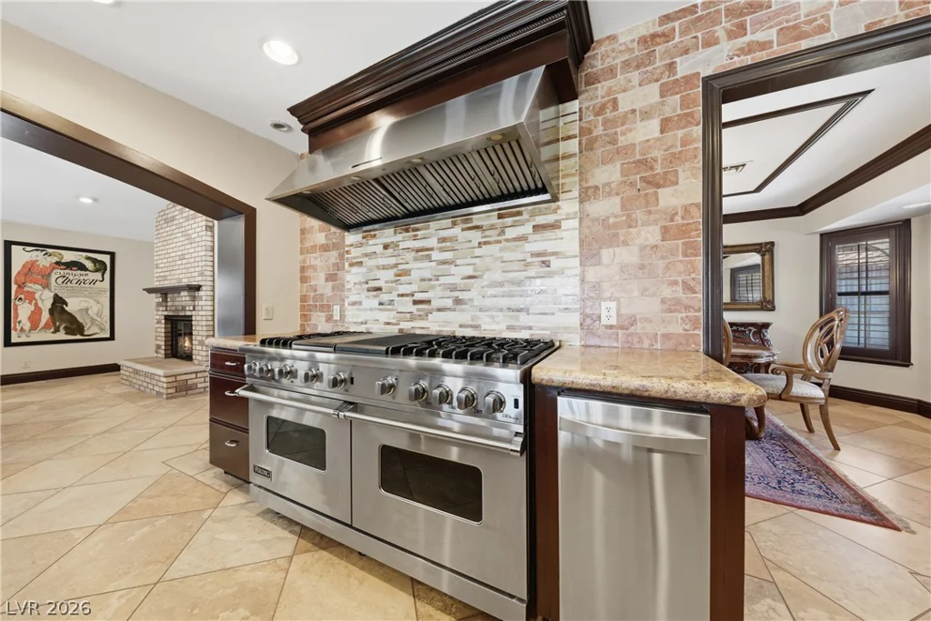 5555 Palmyra, Las Vegas, NV 89146