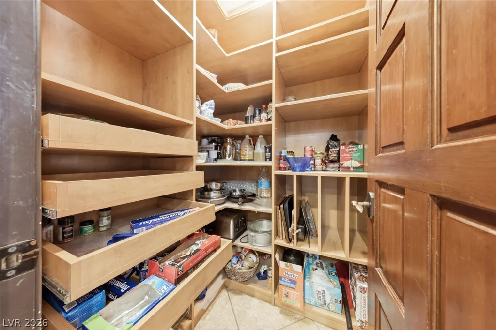 5555 Palmyra, Las Vegas, NV 89146
