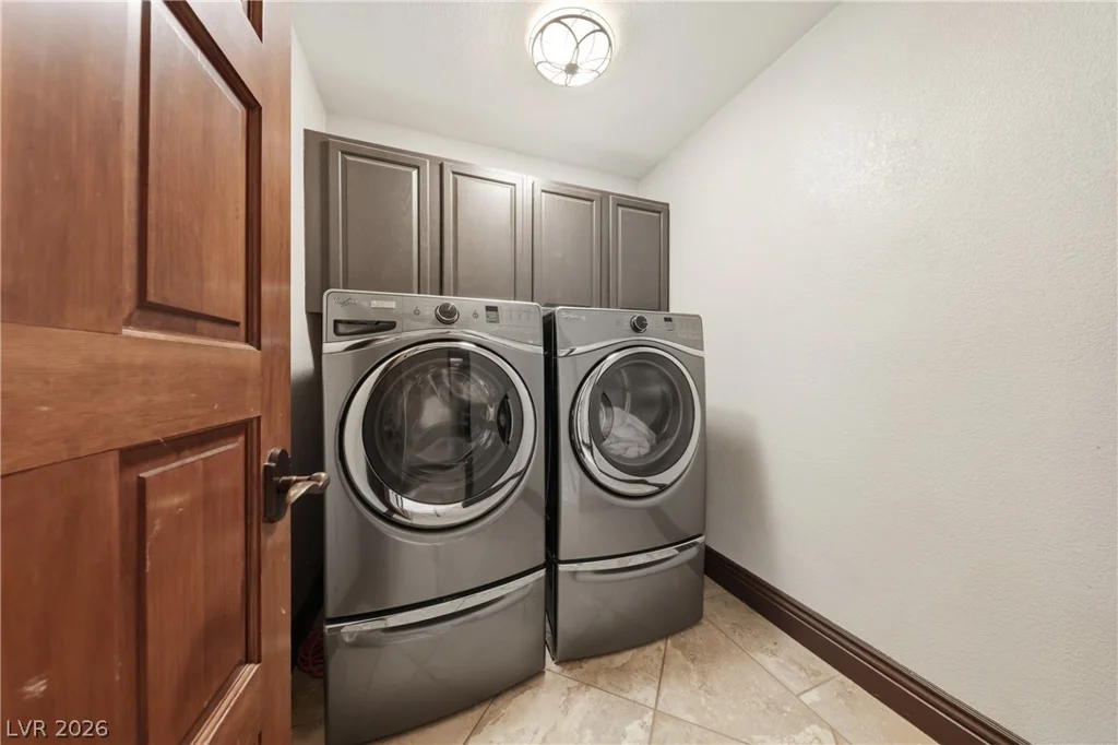5555 Palmyra, Las Vegas, NV 89146