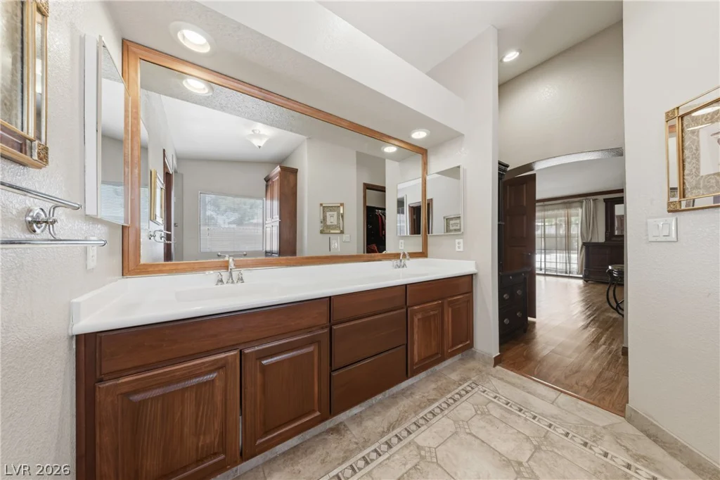 5555 Palmyra, Las Vegas, NV 89146