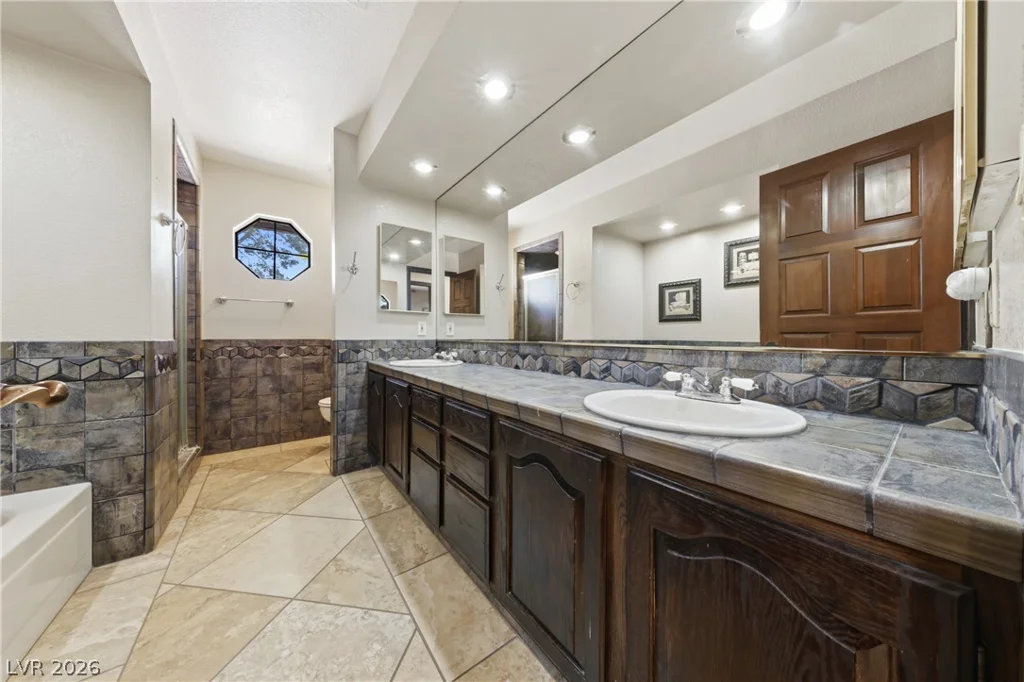 5555 Palmyra, Las Vegas, NV 89146