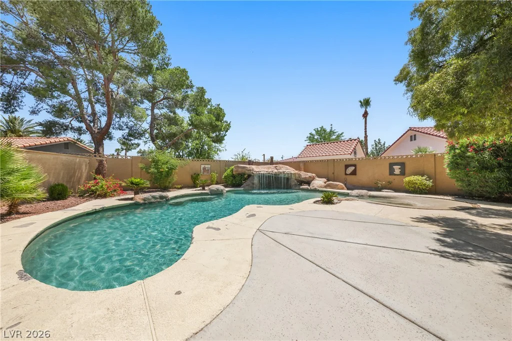 5555 Palmyra, Las Vegas, NV 89146