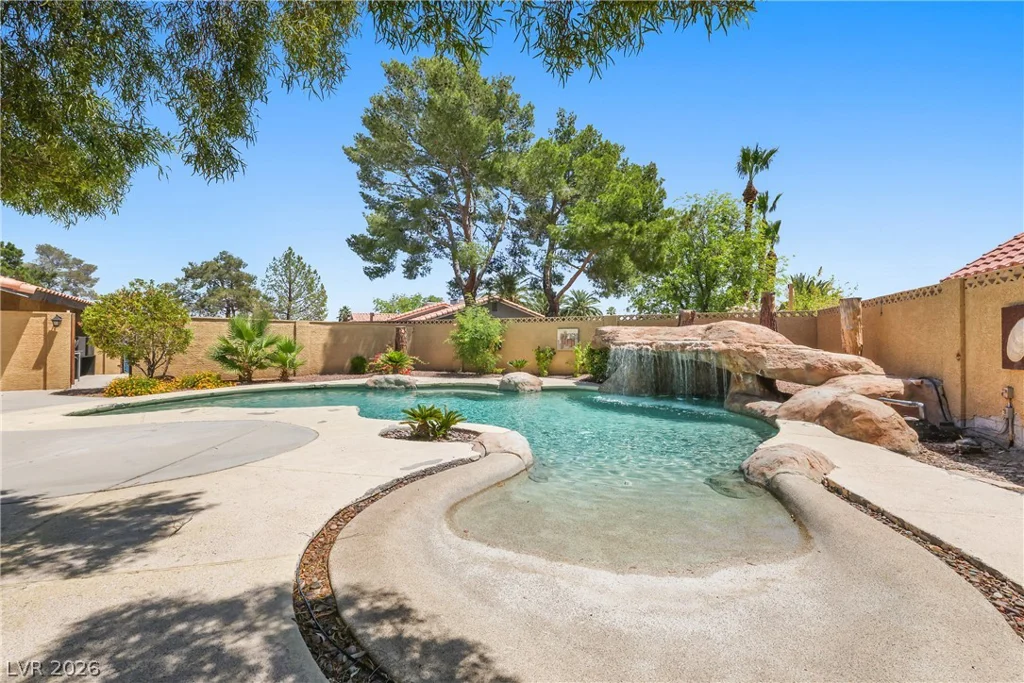5555 Palmyra, Las Vegas, NV 89146