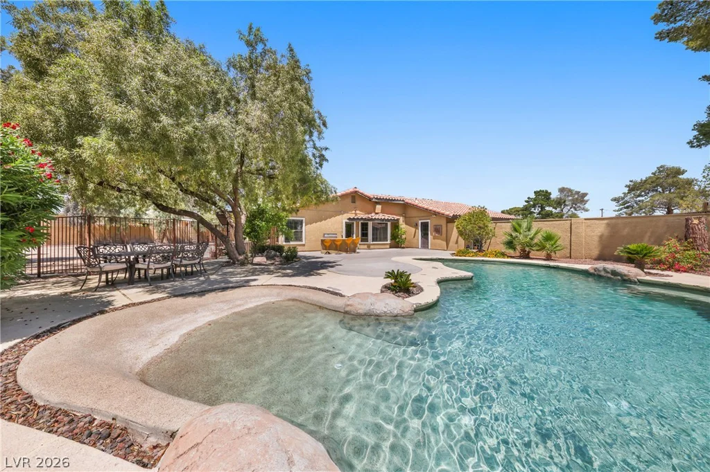 5555 Palmyra, Las Vegas, NV 89146