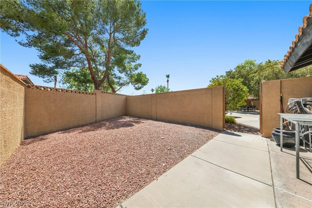 5555 Palmyra, Las Vegas, NV 89146