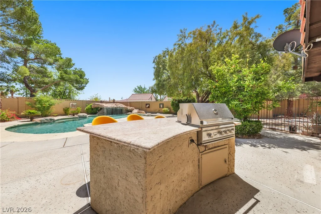 5555 Palmyra, Las Vegas, NV 89146