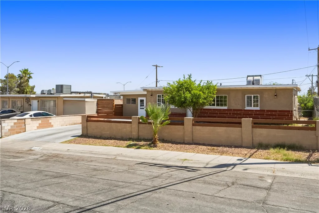 1809 Oakwood, North Las Vegas, NV 89030