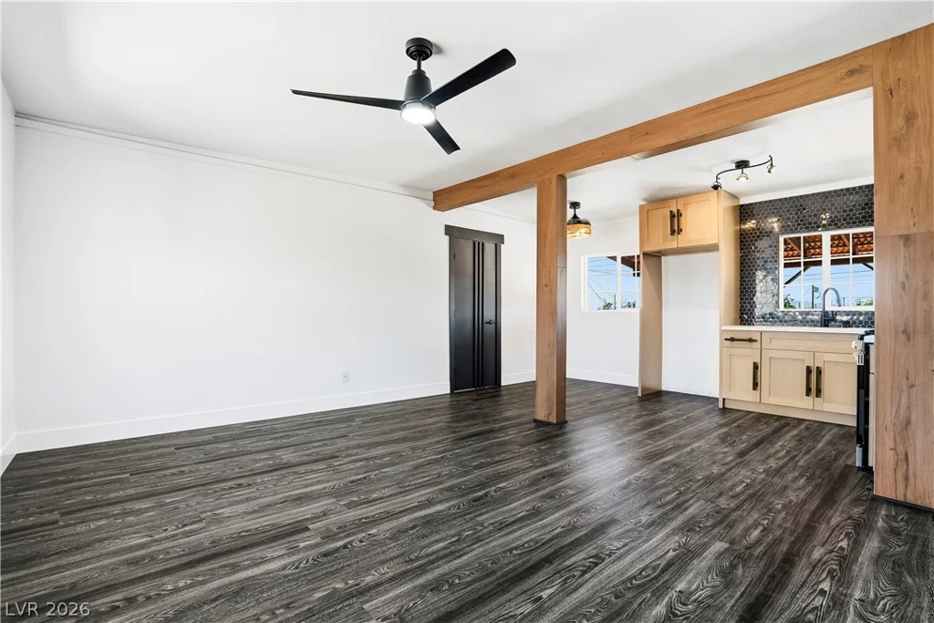 1809 Oakwood, North Las Vegas, NV 89030