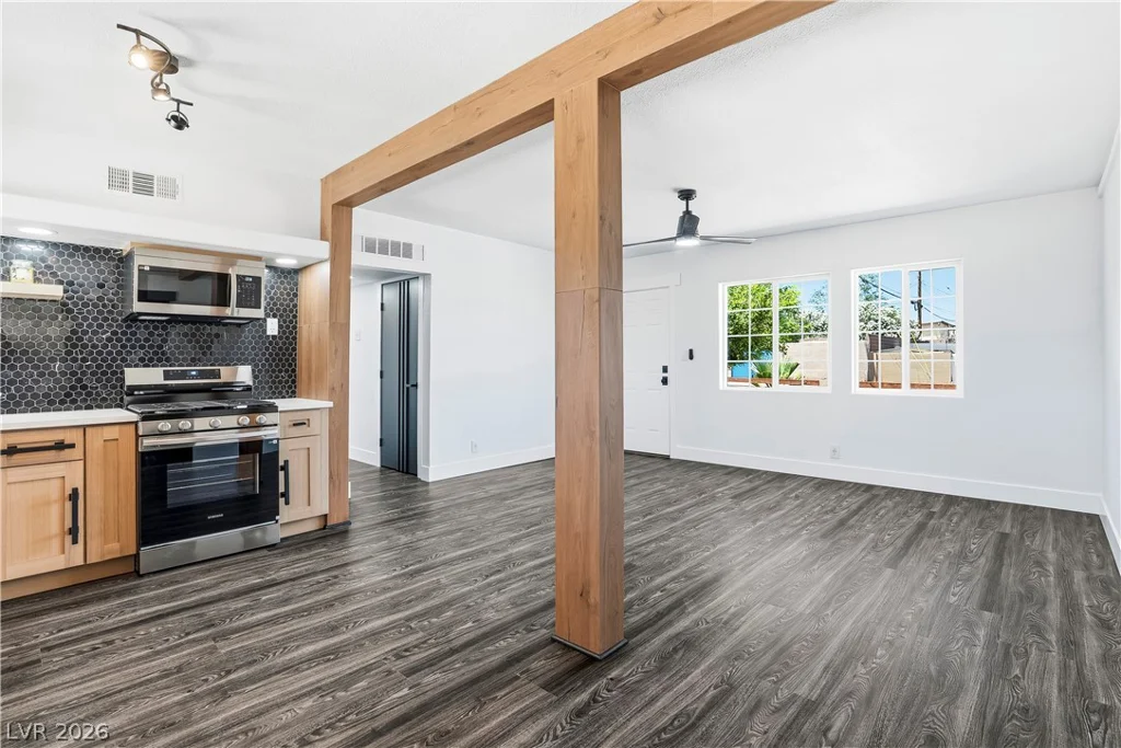 1809 Oakwood, North Las Vegas, NV 89030