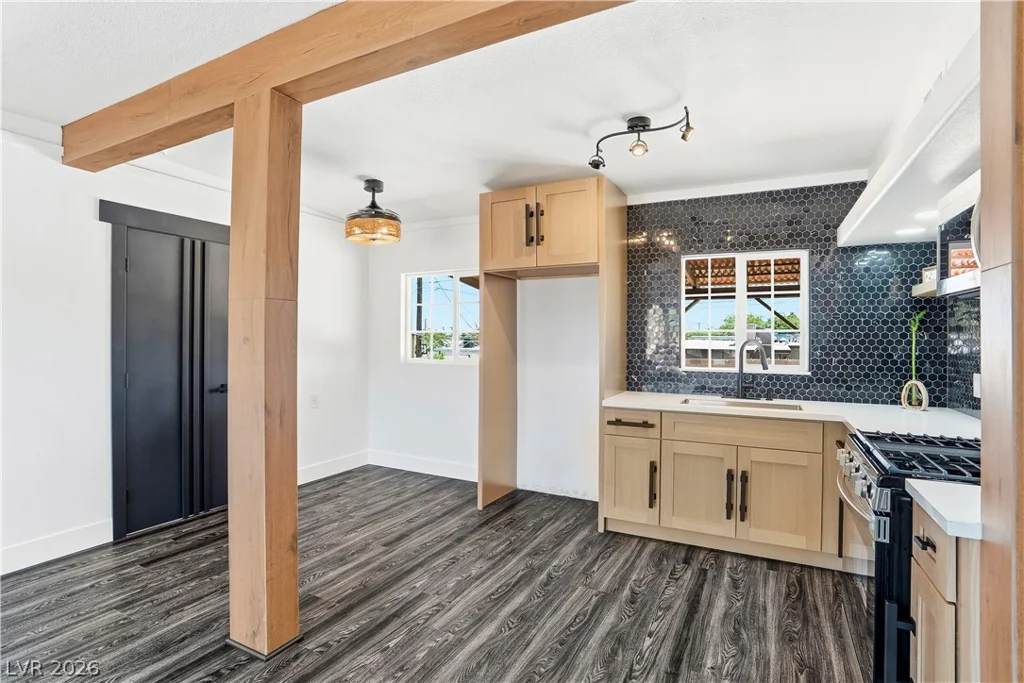 1809 Oakwood, North Las Vegas, NV 89030