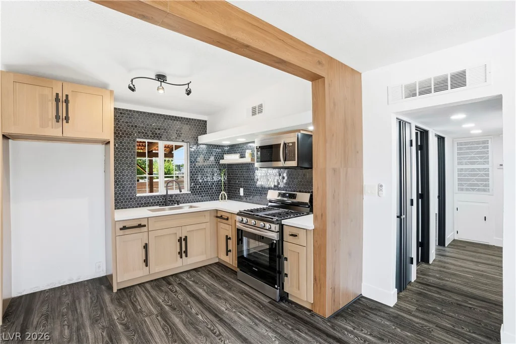 1809 Oakwood, North Las Vegas, NV 89030