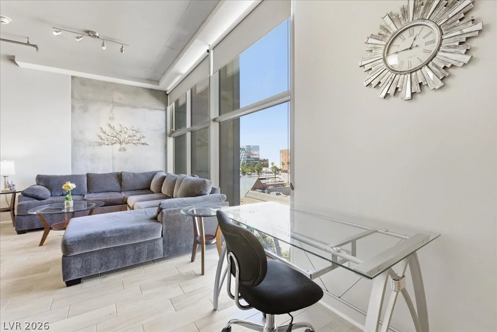 353 Bonneville, Las Vegas, NV 89101