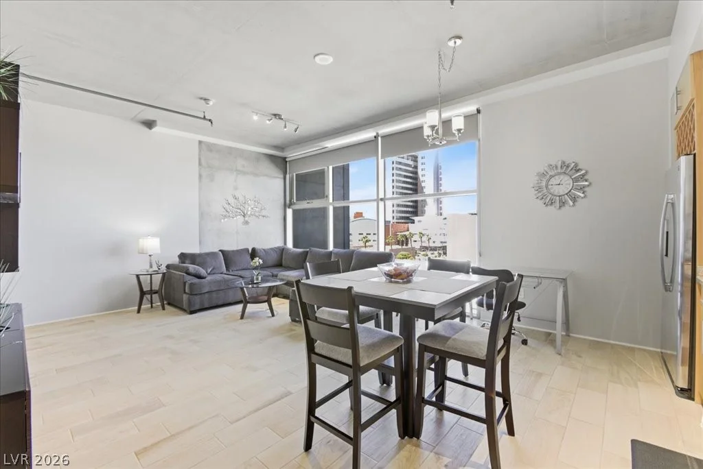 353 Bonneville, Las Vegas, NV 89101
