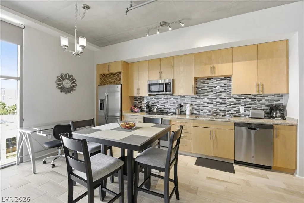 353 Bonneville, Las Vegas, NV 89101