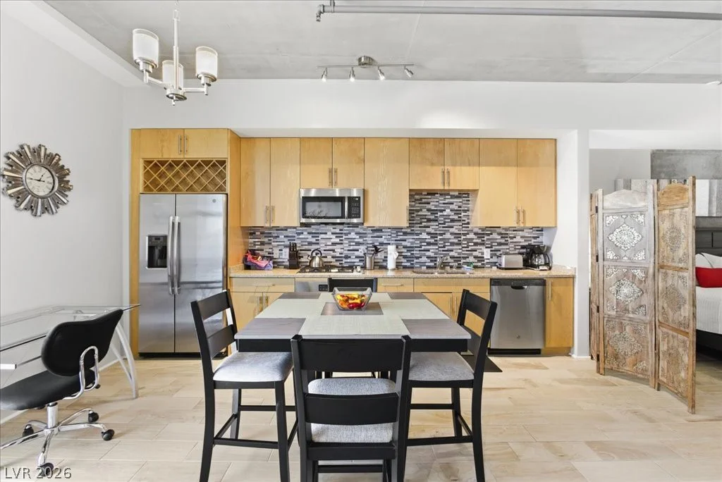 353 Bonneville, Las Vegas, NV 89101