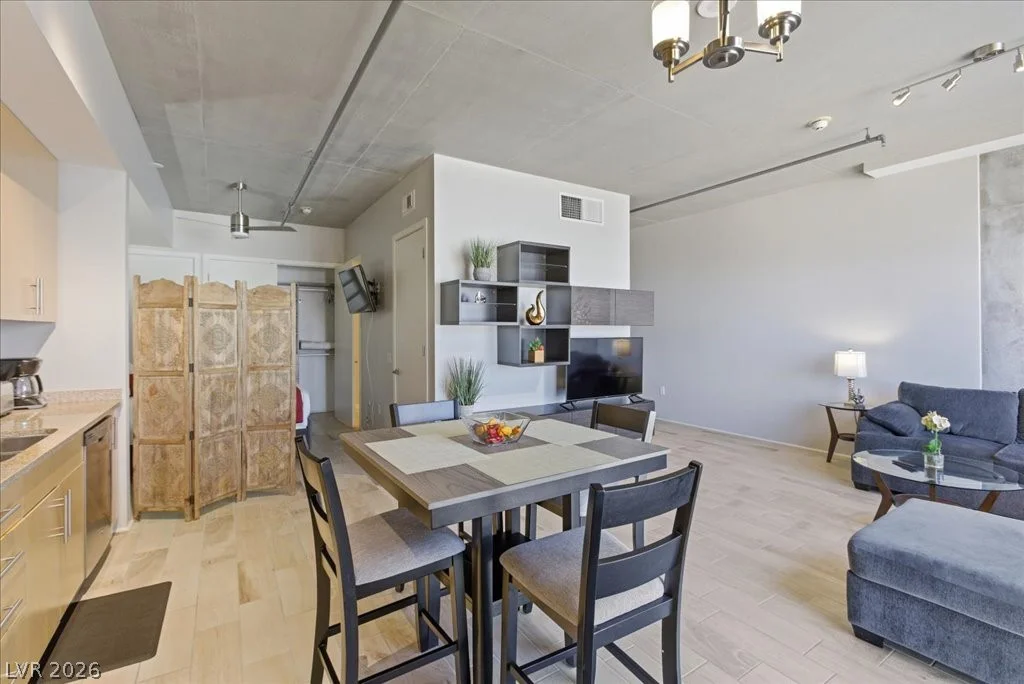 353 Bonneville, Las Vegas, NV 89101