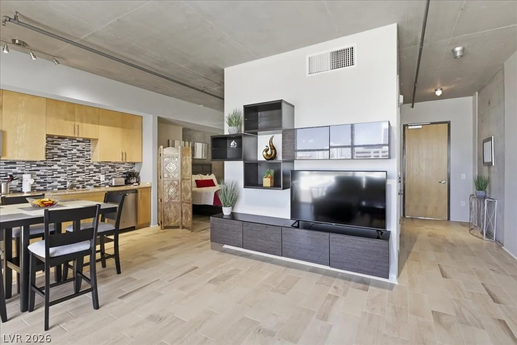 353 Bonneville, Las Vegas, NV 89101