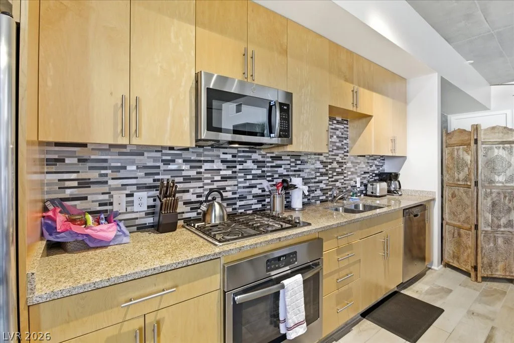 353 Bonneville, Las Vegas, NV 89101