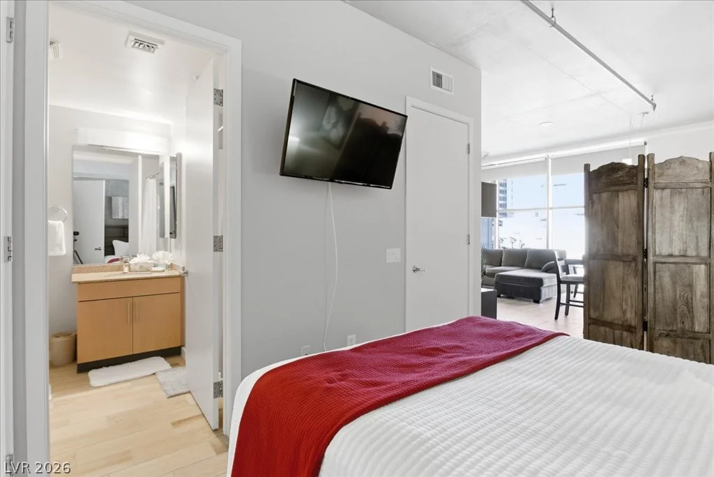 353 Bonneville, Las Vegas, NV 89101