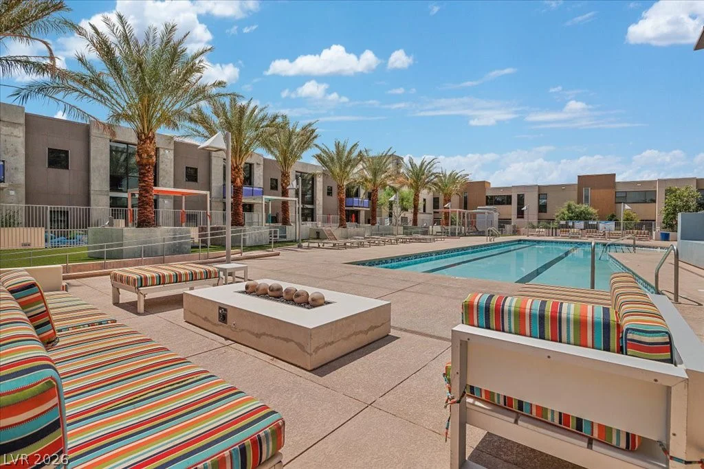 353 Bonneville, Las Vegas, NV 89101