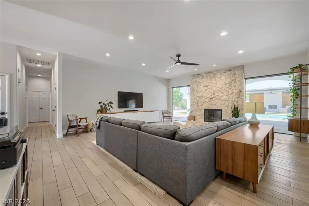400 Lacy, Las Vegas, NV 89107