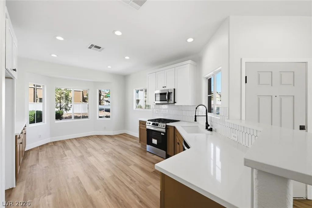 6352 Lonesome Lake, Las Vegas, NV 89148