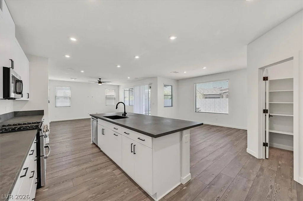 6915 Fordham Creek, North Las Vegas, NV 89084