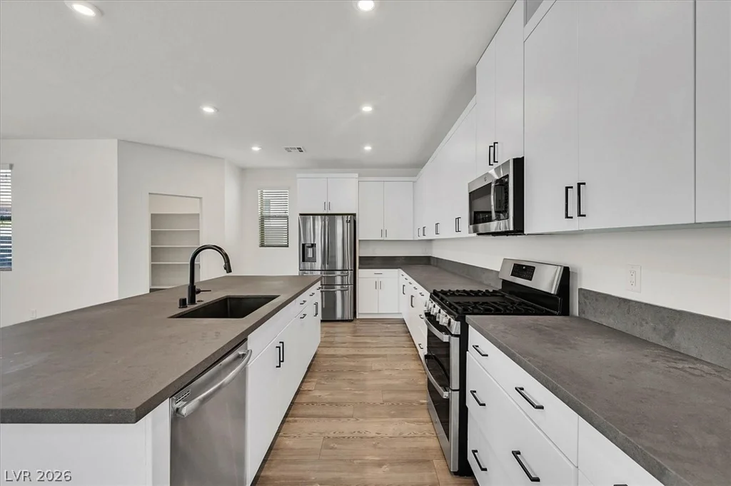 6915 Fordham Creek, North Las Vegas, NV 89084