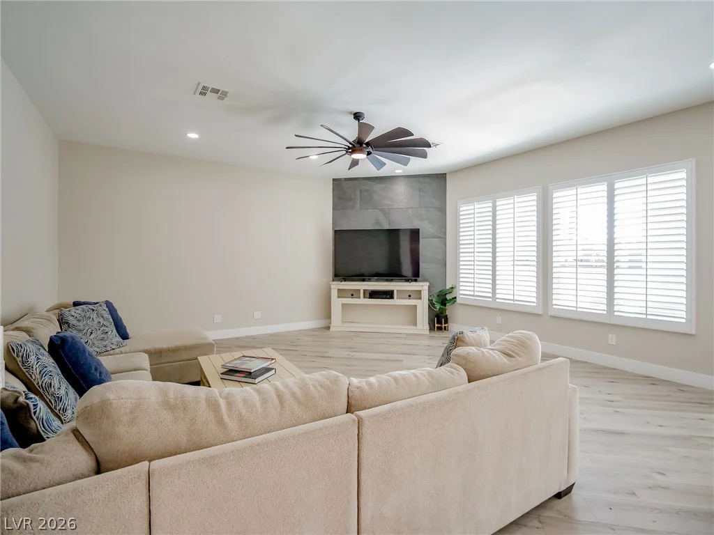1740 Oval, Las Vegas, NV 89117