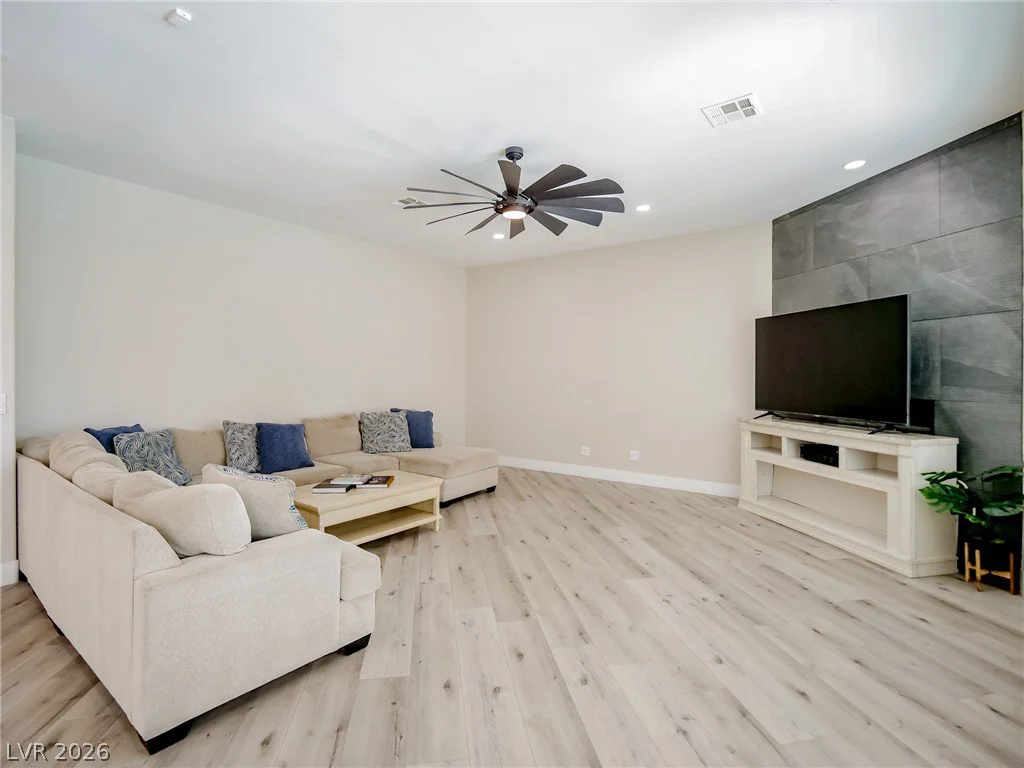 1740 Oval, Las Vegas, NV 89117