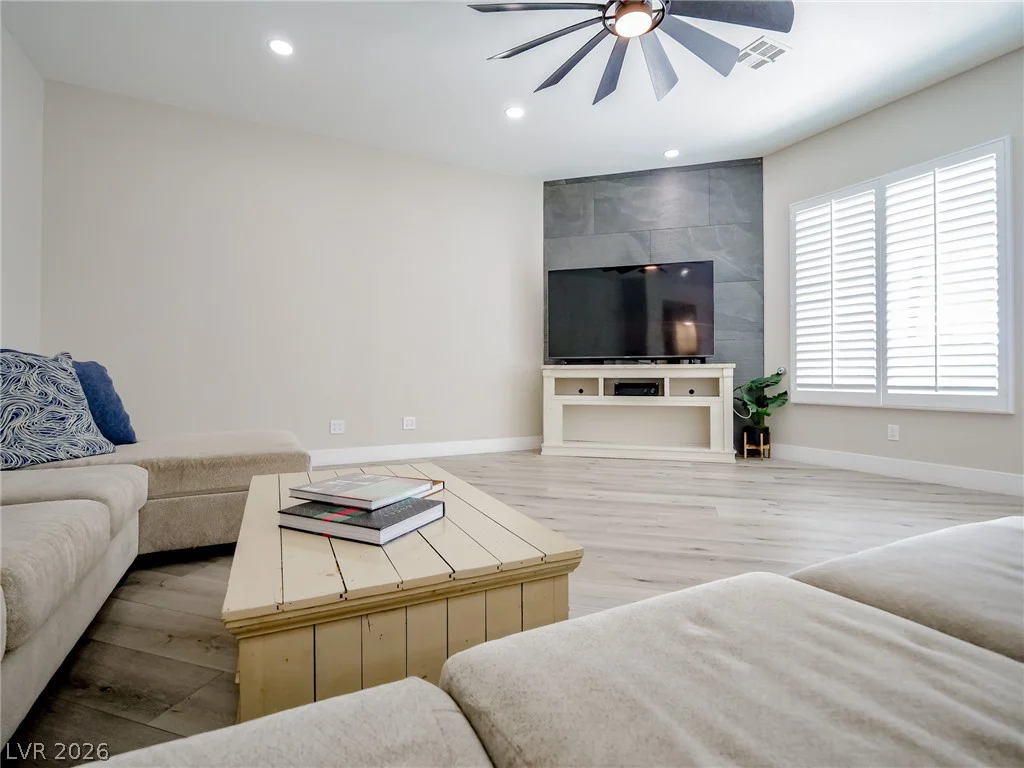 1740 Oval, Las Vegas, NV 89117