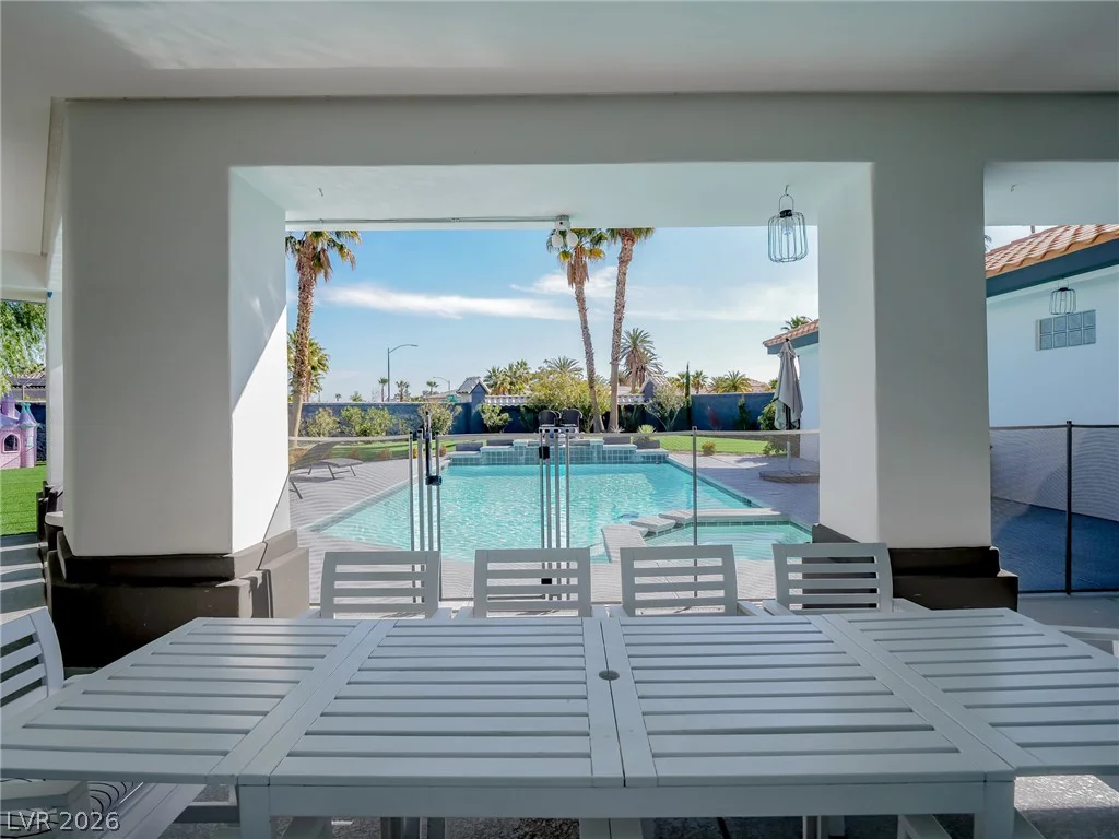 1740 Oval, Las Vegas, NV 89117