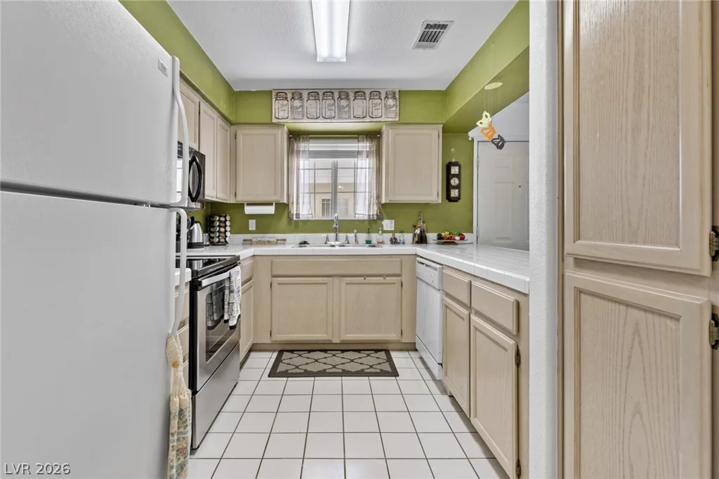 2725 Nellis, Las Vegas, NV 89121