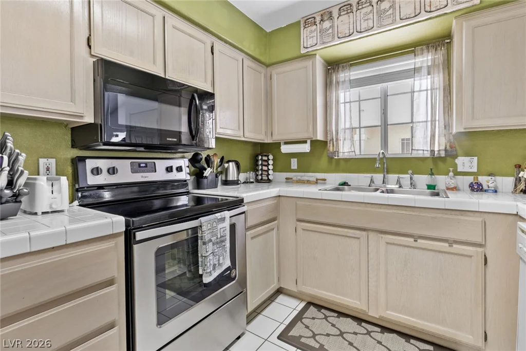 2725 Nellis, Las Vegas, NV 89121