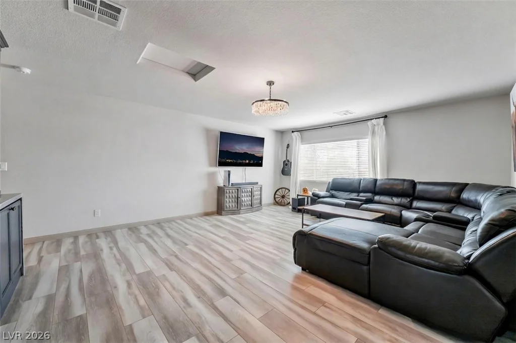 10183 Cascadia Creek, Las Vegas, NV 89141